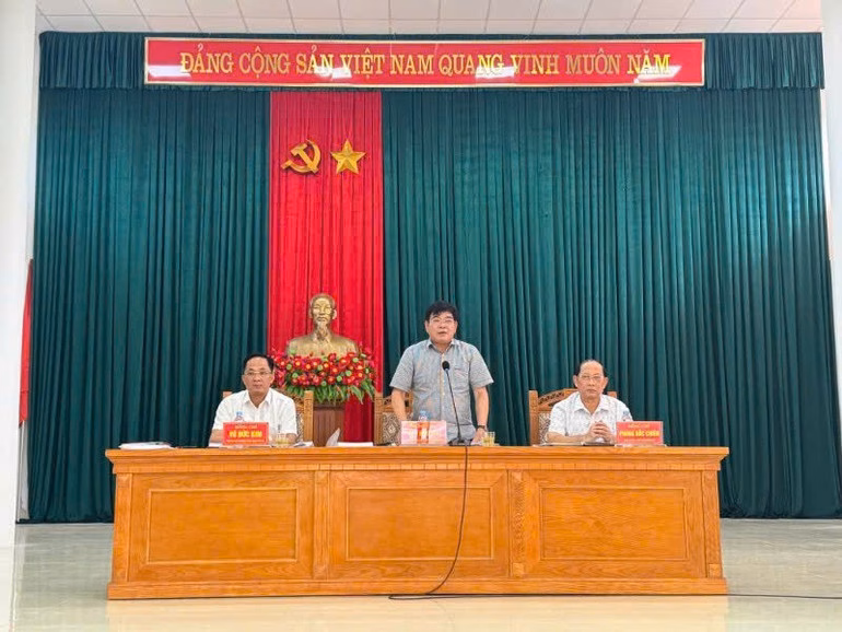 Phú Thọ: Đại hội Đảng bộ xã, phường với nhiều đổi mới Xã Vĩnh Thành tổ chức lấy ý kiến cán bộ, đảng viên góp ý xây dựng Văn kiện Đại hội Đảng bộ xã.