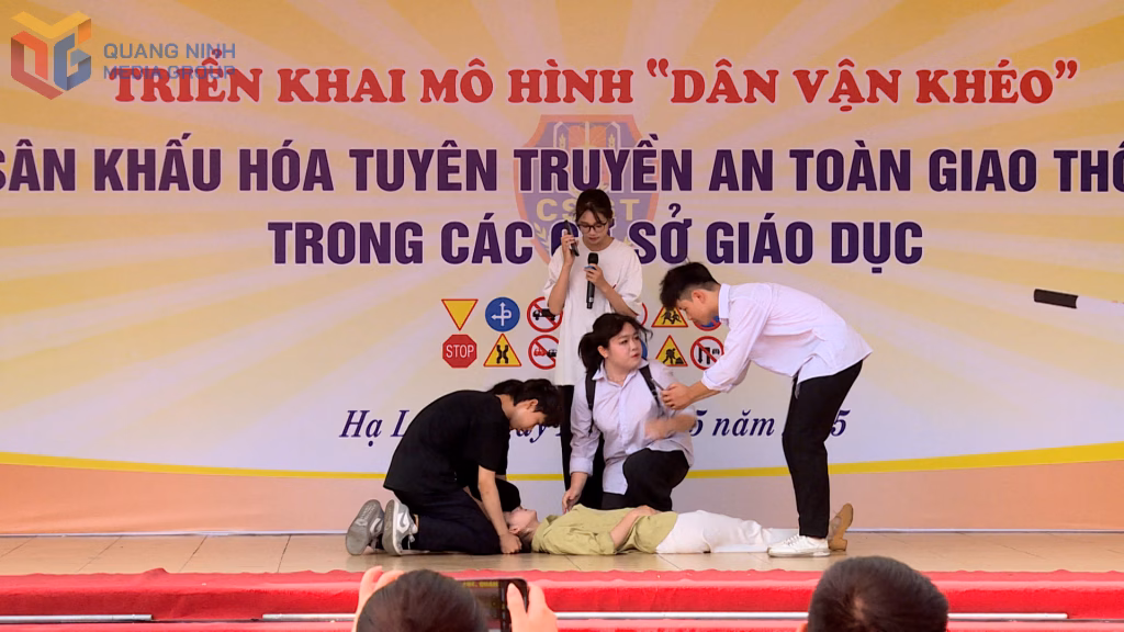 Trung tâm Hướng nghiệp và Giáo dục thường xuyên tỉnh tổ chức tuyên truyền ATGT cho học sinh trước kỳ nghỉ hè năm 2025.
