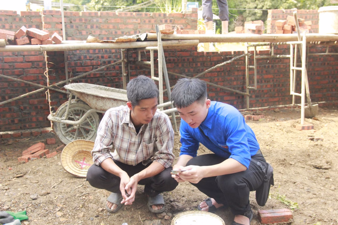 Sinh viên tình nguyện ‘phủ số’ giúp người dân vùng cao Tuyên Quang