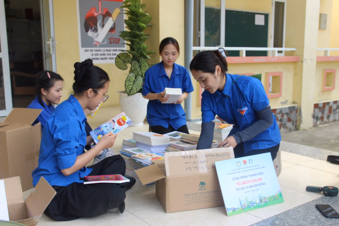 Sinh viên tình nguyện ‘phủ số’ giúp người dân vùng cao Tuyên Quang