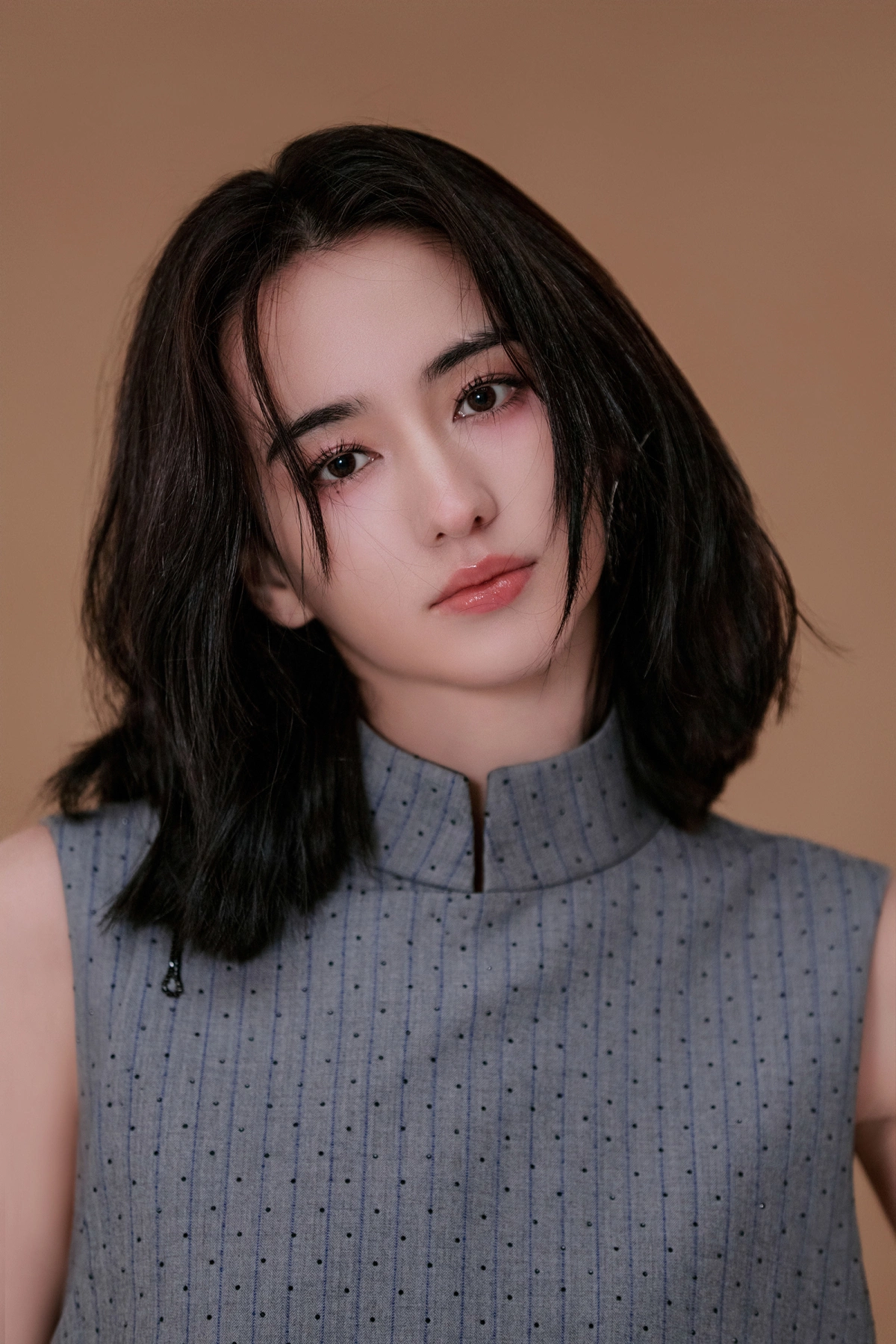 미나 Uyển Đát ‘ẵm’ vai tướng quân trong phim cổ trang Cô thường xuất hiện với lối trang điểm trong suốt, tôn vẻ đẹp tự nhiên.