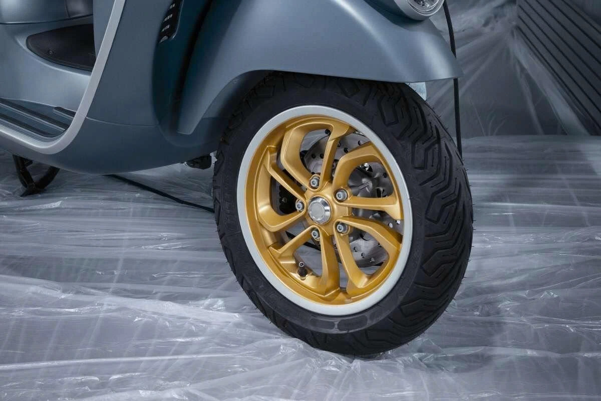 Vespa ra mắt Vespa Officina8 – Cỗ máy xăng xịn với hồn cơ khí