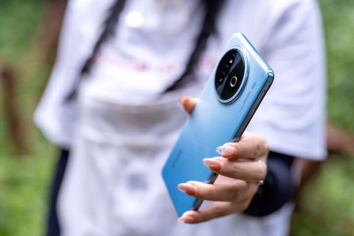 Vivo Y39 5G – Siêu phẩm smartphone tầm trung với thiết kế độc đáo và công nghệ vượt trội Thiết kế cụm camera được cải tiến so với các mẫu vivo Y series tiền nhiệm.