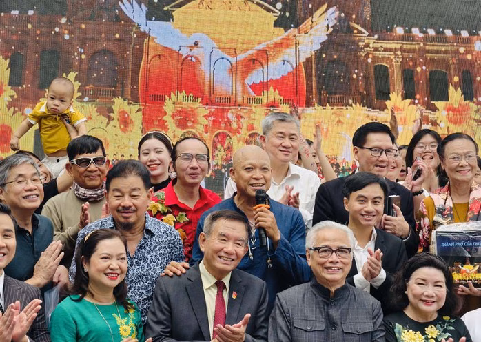 “50 năm Sức mạnh Việt Nam” – Một hành trình tri ân và nhớ về lịch sử Niềm hạnh phúc của Nguyễn Á là có sự đồng hành của những người thương yêu anh
