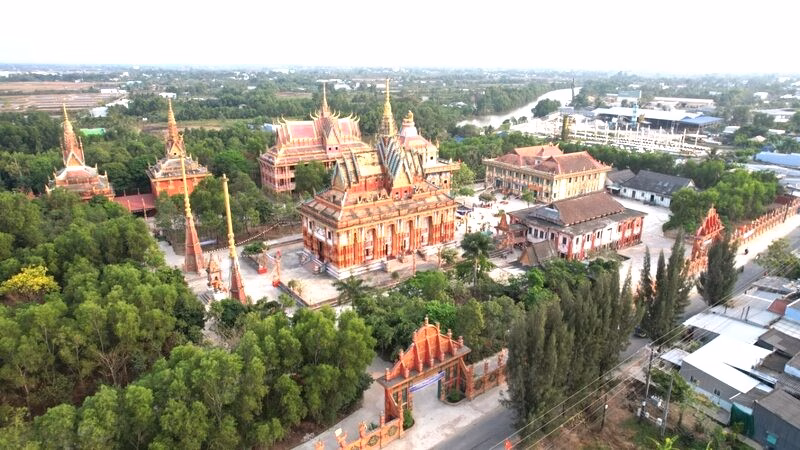 Kiến trúc độc đáo từ những ngôi chùa Khmer là điểm tham quan, du lịch được Cà Mau từng bước khai thác. Ảnh: Nhật Hồ