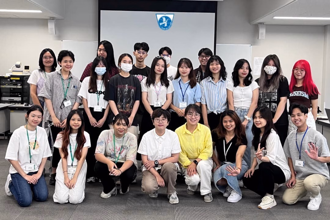 Sinh viên Khoa Du lịch học, Trường Đại học Khoa học Xã hội và Nhân văn trao đổi và học tập cùng sinh viên trường Đại học Rikkyo, Nhật Bản