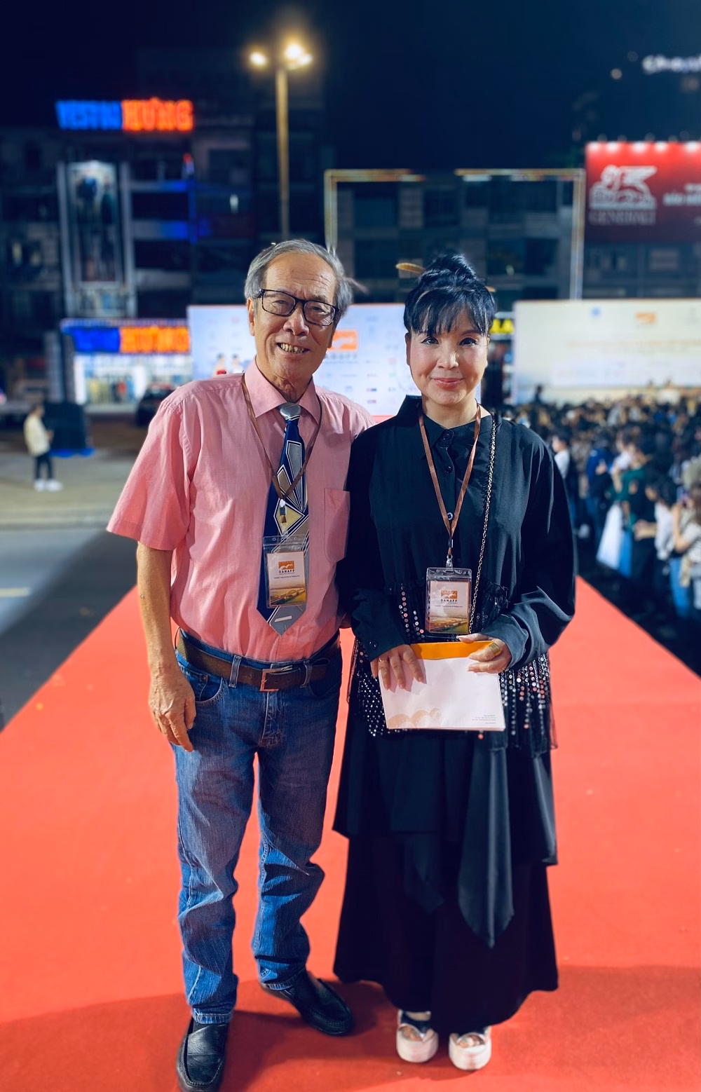Cuộc đời tình duyên 40 năm của NSND Lan Hương Vợ chồng NSND Lan Hương và đạo diễn - NSƯT Tất Bình.