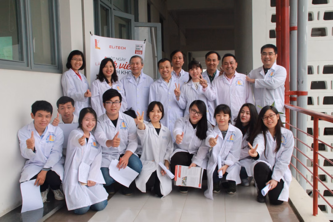 Các giảng viên và sinh viên Kỹ thuật Hóa dược, Trường Hóa và Khoa học sự sống, ĐHBK Hà Nội