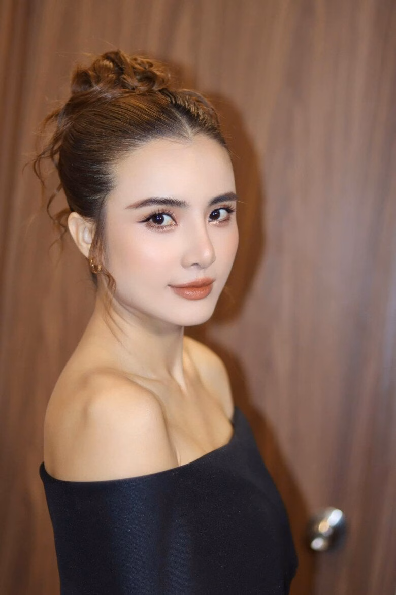 Nhan sắc xinh đẹp của Lê Khánh Chi ở tuổi 35.