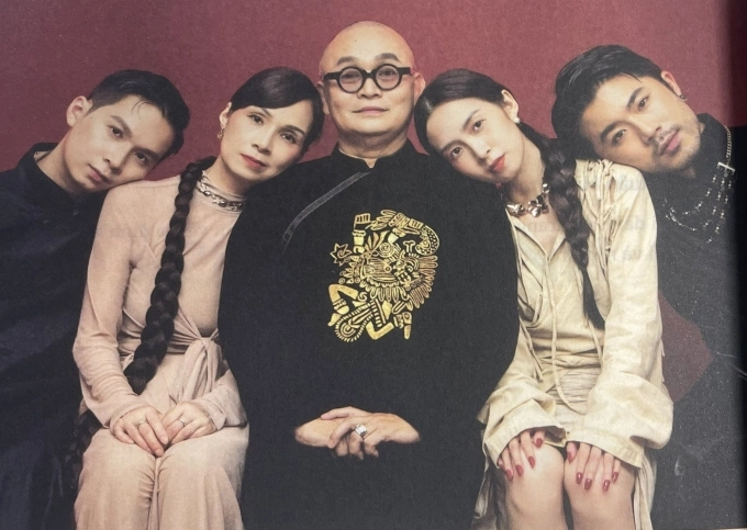 Gia đình của nghệ sĩ Xuân Hinh. Từ trái qua: con trai Bùi Xuân Quang, vợ Nguyễn Phương Lan, con gái Bùi Bảo Linh, con rể Triệu Quang Đức. Ảnh: Nhân vật cung cấp