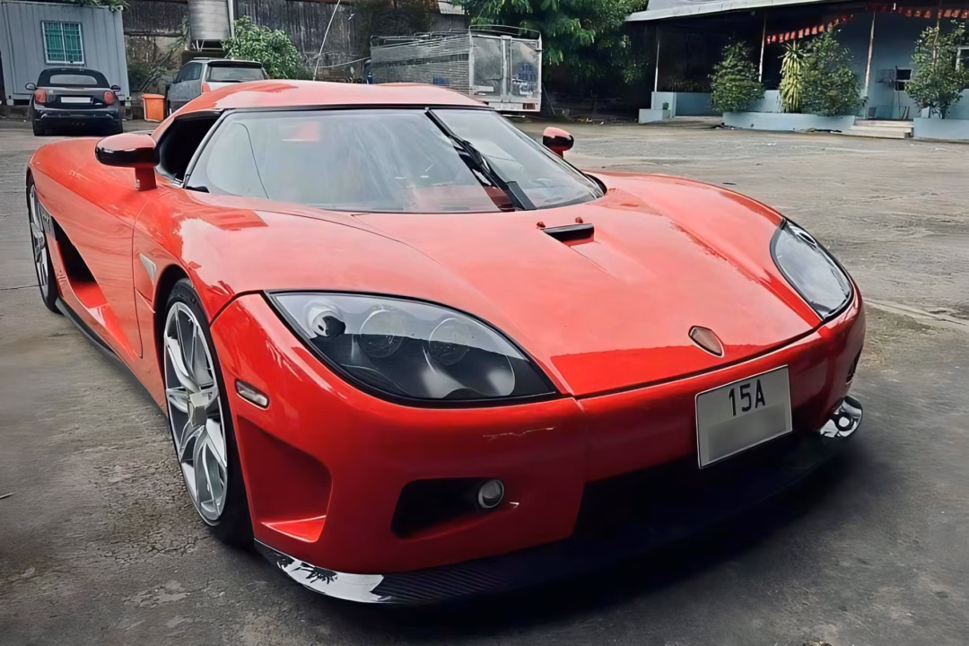 Siêu xe triệu đô Koenigsegg CCX của ông Đặng Lê Nguyên Vũ xuất hiện tại TP.HCM