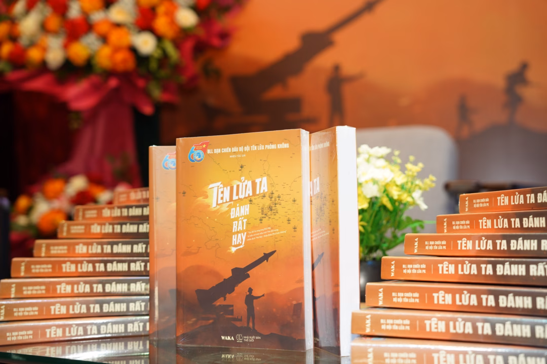 Sách Tên lửa ta đánh rất hay do Waka phát hành. Ảnh: HT.