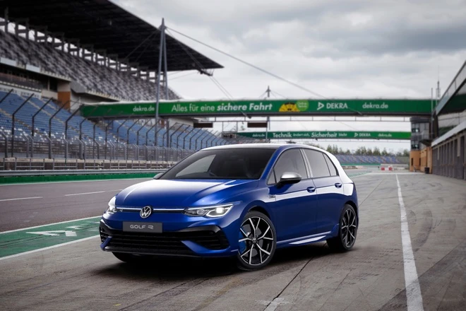 Ngoại hình thể thao của Volkswagen Golf bản R Performance.