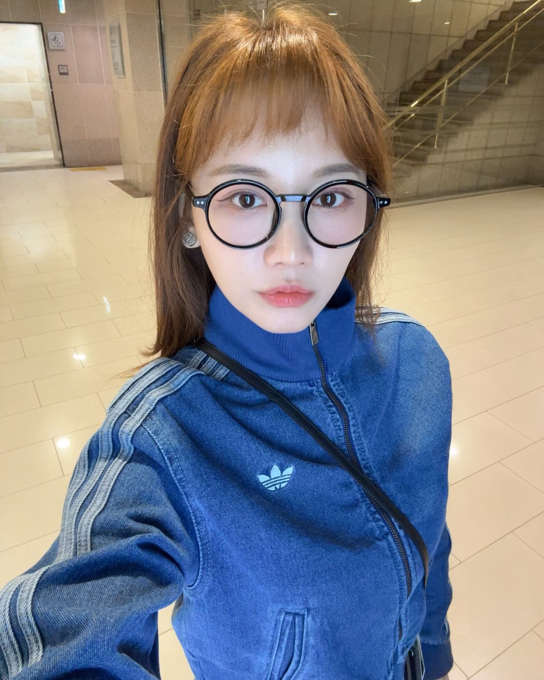 Hari Won khoe style đường phố ấn tượng tại Thổ Nhĩ Kỳ, tôn dáng ở tuổi 40 với vẻ ngoài trẻ trung