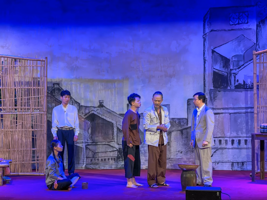 Cảnh diễn &lsquo;Đo&agrave;n kết l&agrave; sức mạnh&rsquo; tại Bảo t&agrave;ng Hồ Ch&iacute; Minh