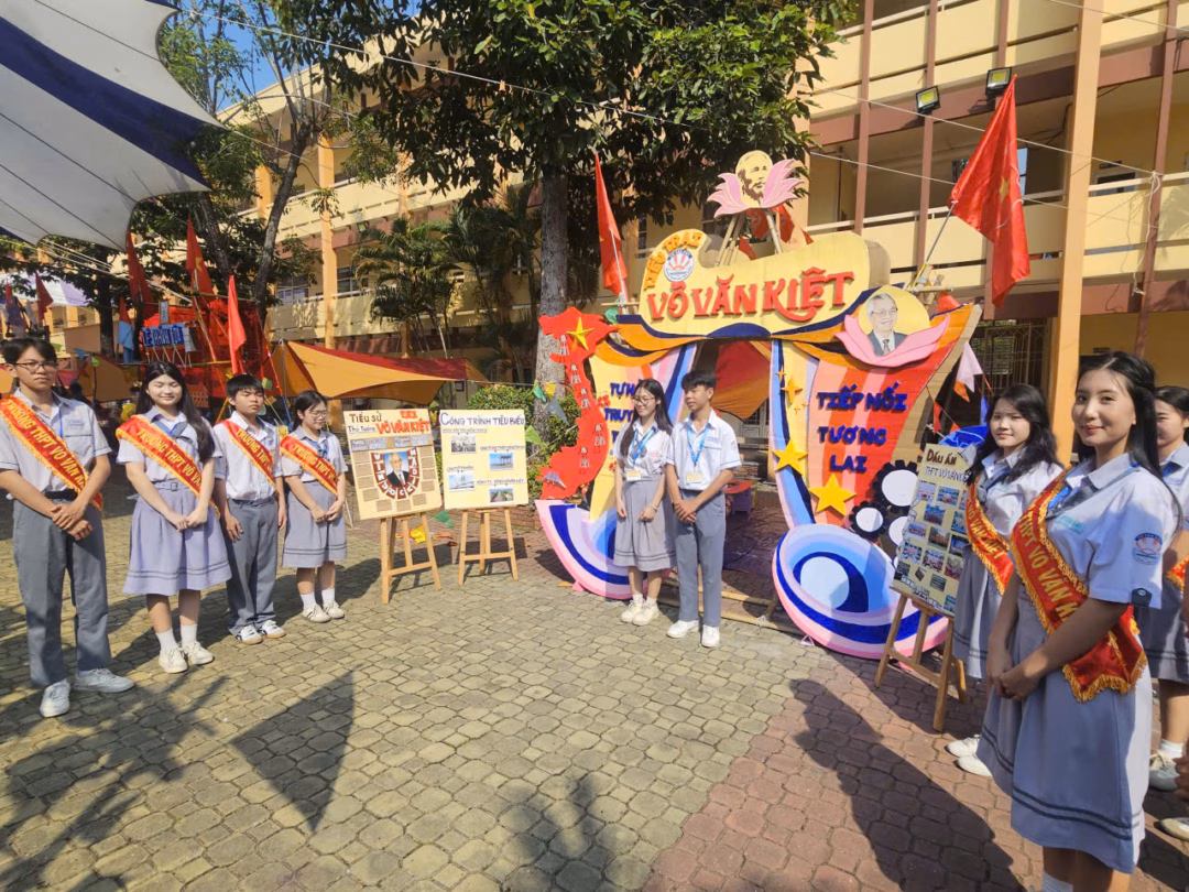 H&igrave;nh ảnh lễ trao giải học sinh ti&ecirc;u biểu tại hội trại