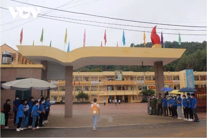 Tổ hợp 6 môn dự kiến của Sơn La Sơn La dự kiến đưa tổ hợp 6 môn cùng môn Toán và Ngữ Văn để thi vào lớp 10