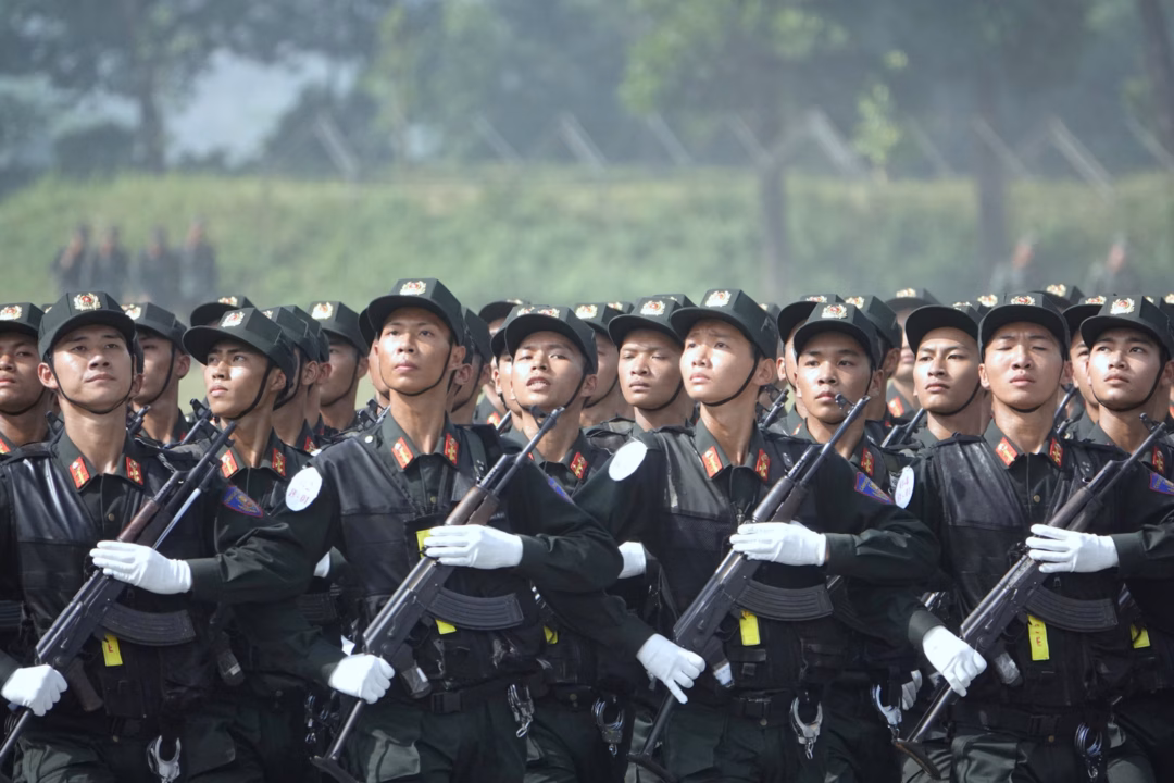 Khối nam chiến sĩ Cảnh sát cơ động dự bị chiến đấu.