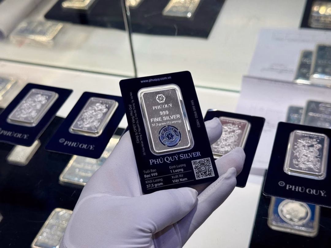 Giá bạc có thể tăng 13% vào năm 2025? Ngày 17/7: Tỷ giá trung tâm tăng 20 đồng