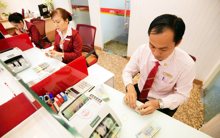 Nền kinh tế tăng trưởng nhưng chưa vững chắc Cả triệu tỉ đồng được bơm ra nền kinh tế: Tiền ‘chạy’ đi đâu? - Ảnh 3.