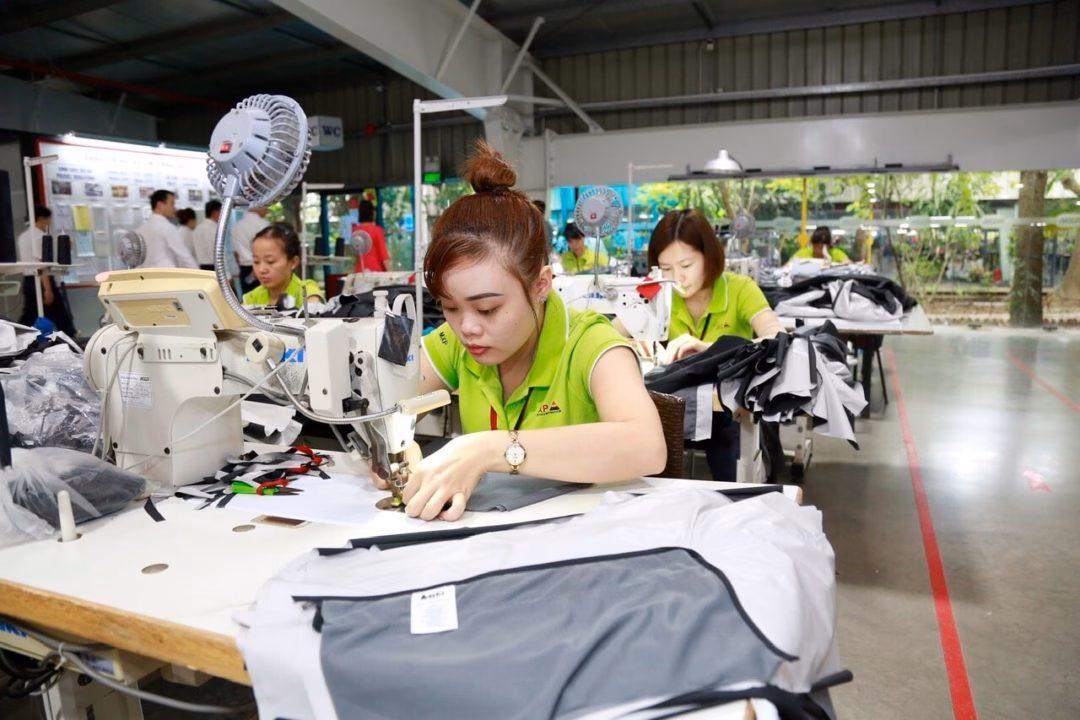 Từ năm 2026, lương tối thiểu vùng có thể tăng thêm 250.000 – 350.000 đồng