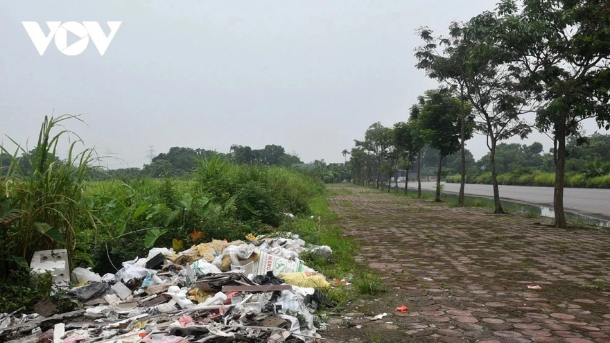 Cận cảnh lực lượng chức năng cứu hộ tàu đắm trên Vịnh Hạ Long Con đường 20 năm vẫn dang dở ở Hà Nội: Cỏ mọc um tùm, dân chờ mòn mỏi