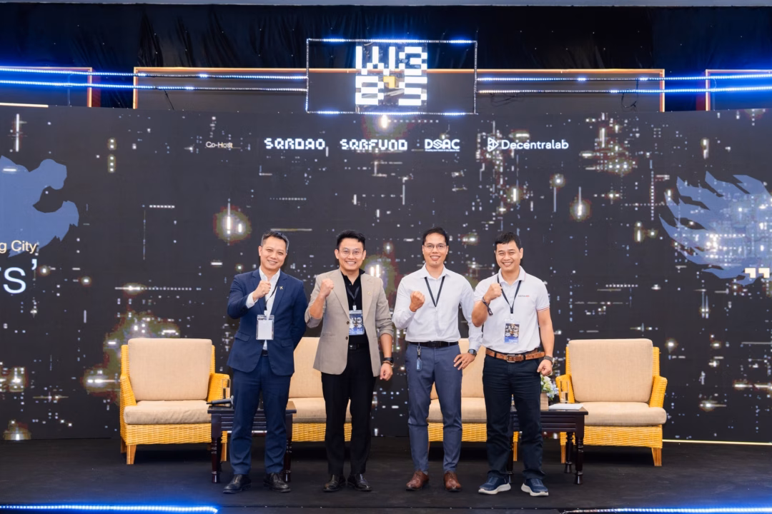 Ông Nguyễn Văn Chương (ngoài cùng bên phải) cùng các chuyên gia công nghệ tại sự kiện Web3 builders Summit diễn ra vào tháng 6/2025 tại Đà Nẵng. Ảnh: AN NHIÊN