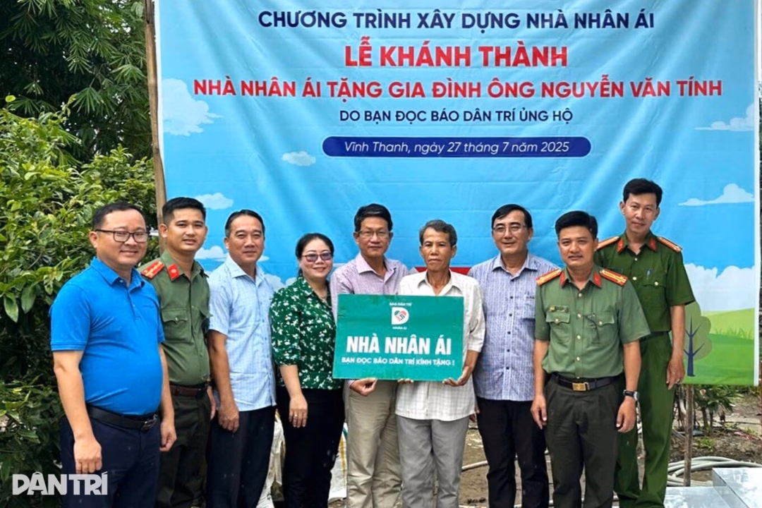 Dân trí tặng nhà nhân ái cho gia đình khó khăn Ngôi nhà cũ trước đây của ông Tính (Ảnh: H.H).