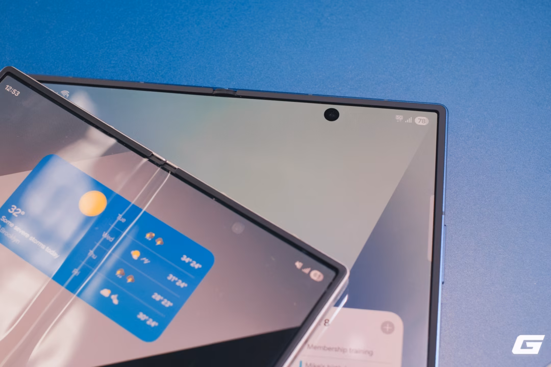 Galaxy Z Fold7 loại bỏ camera ẩn dưới màn hình để quay trở về thiết kế đục lỗ.