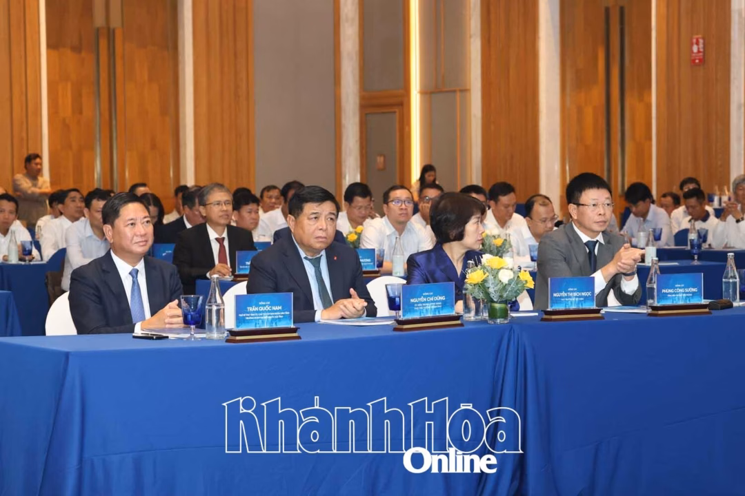Các đại biểu dự hội nghị.