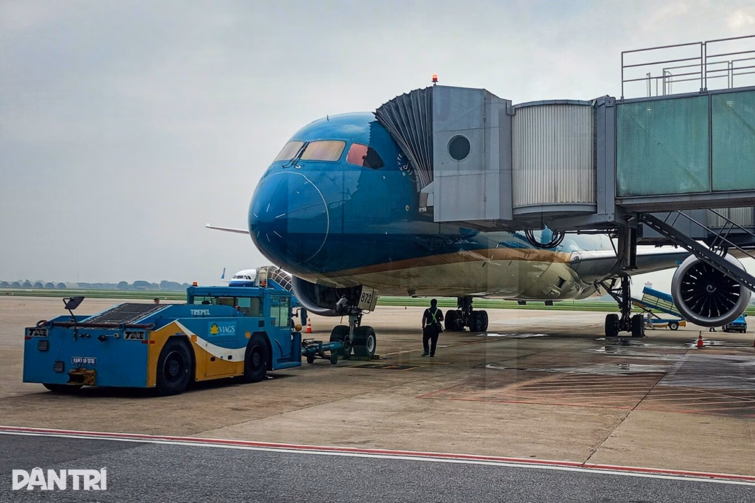Máy bay Vietnam Airlines hạ cánh khẩn cấp tại Đà Nẵng vì hành khách ngất xỉu