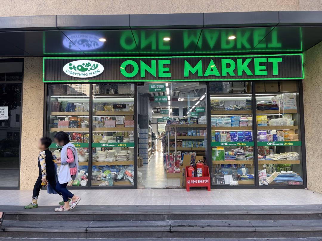 Một siêu thị ở Hà Nội dán ảnh trẻ em kèm cảnh báo trộm cắp trước cửa: Ghi nhận mới nhất!- Ảnh 3.