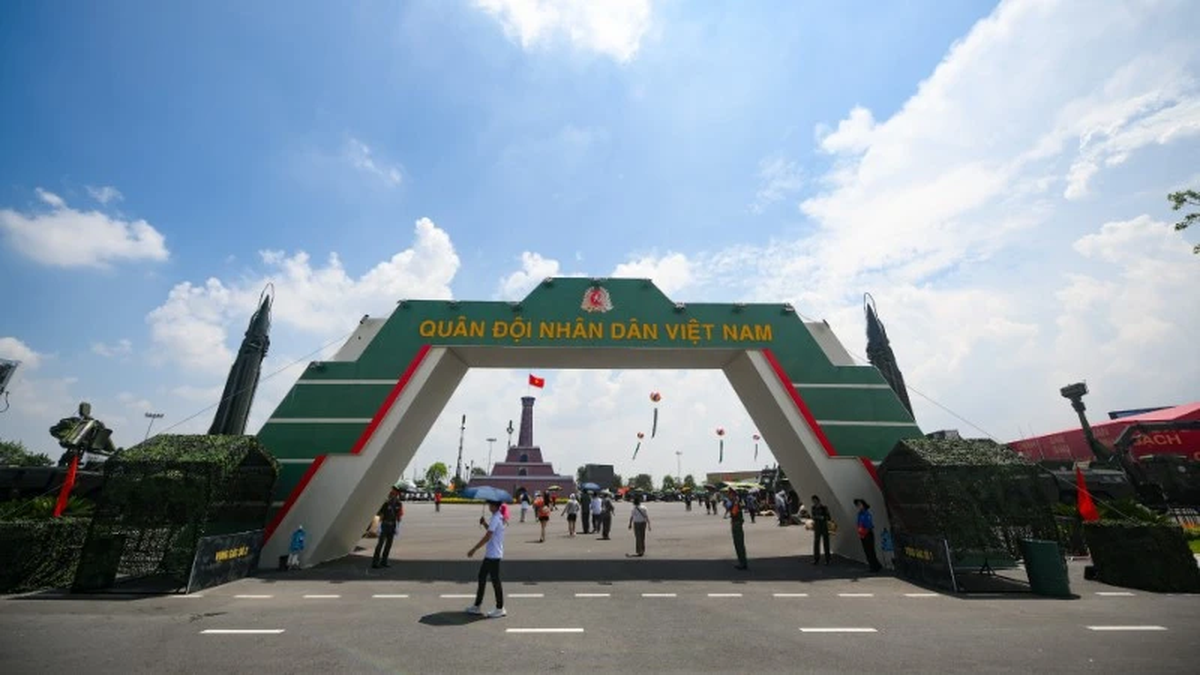 [Ảnh] Hành trình 80 năm vẻ vang của Quân đội nhân dân Việt Nam qua Triển lãm thành tựu đất nước