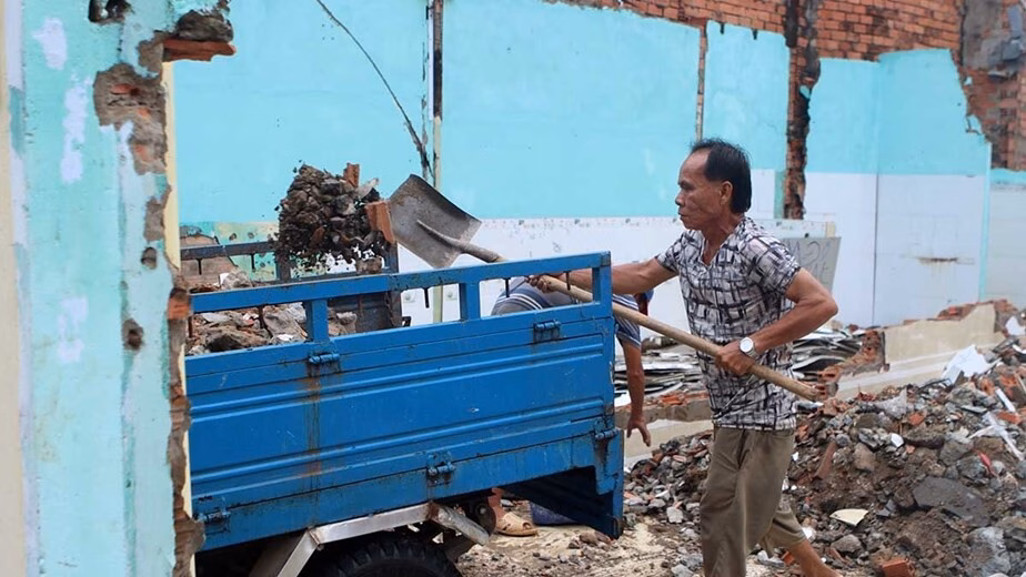 TP HCM: Người dân háo hức dỡ nhà chờ kênh Đôi đổi mới