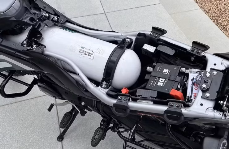 Xe máy chạy CNG đầu tiên thế giới – Bajaj Freedom 125: Giảm 50% chi phí vận hành Xe máy chạy khí nén thiên nhiên đầu tiên thế giới có gì đặc biệt? - 10