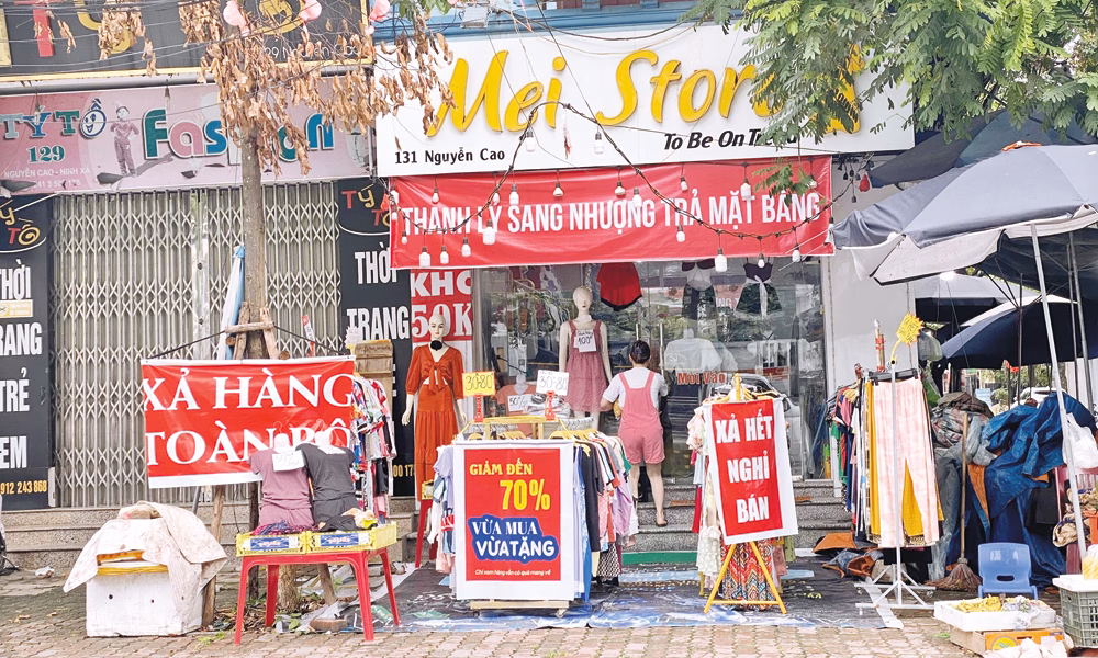 Cửa hàng thời trang Bắc Ninh chật vật vì khách chuyển sang mua online