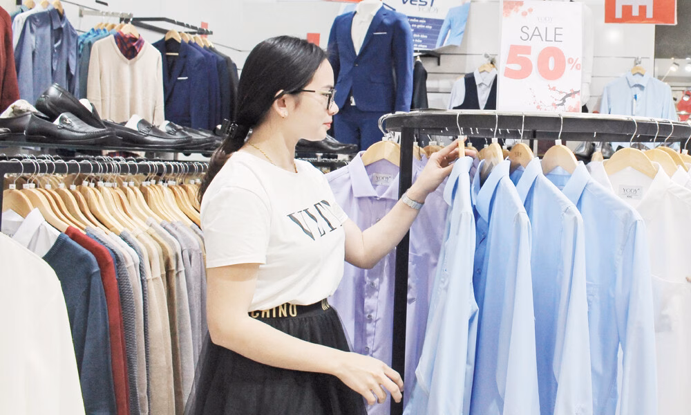 Cửa hàng thời trang Bắc Ninh chật vật vì khách chuyển sang mua online