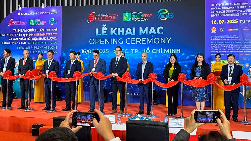 Hơn 500 doanh nghiệp trưng bày giải pháp công nghệ tại triển lãm điện năng lượng