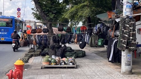 Mua bán quân tư trang trái phép: Cảnh báo chiêu thức lừa đảo qua mạng xã hội