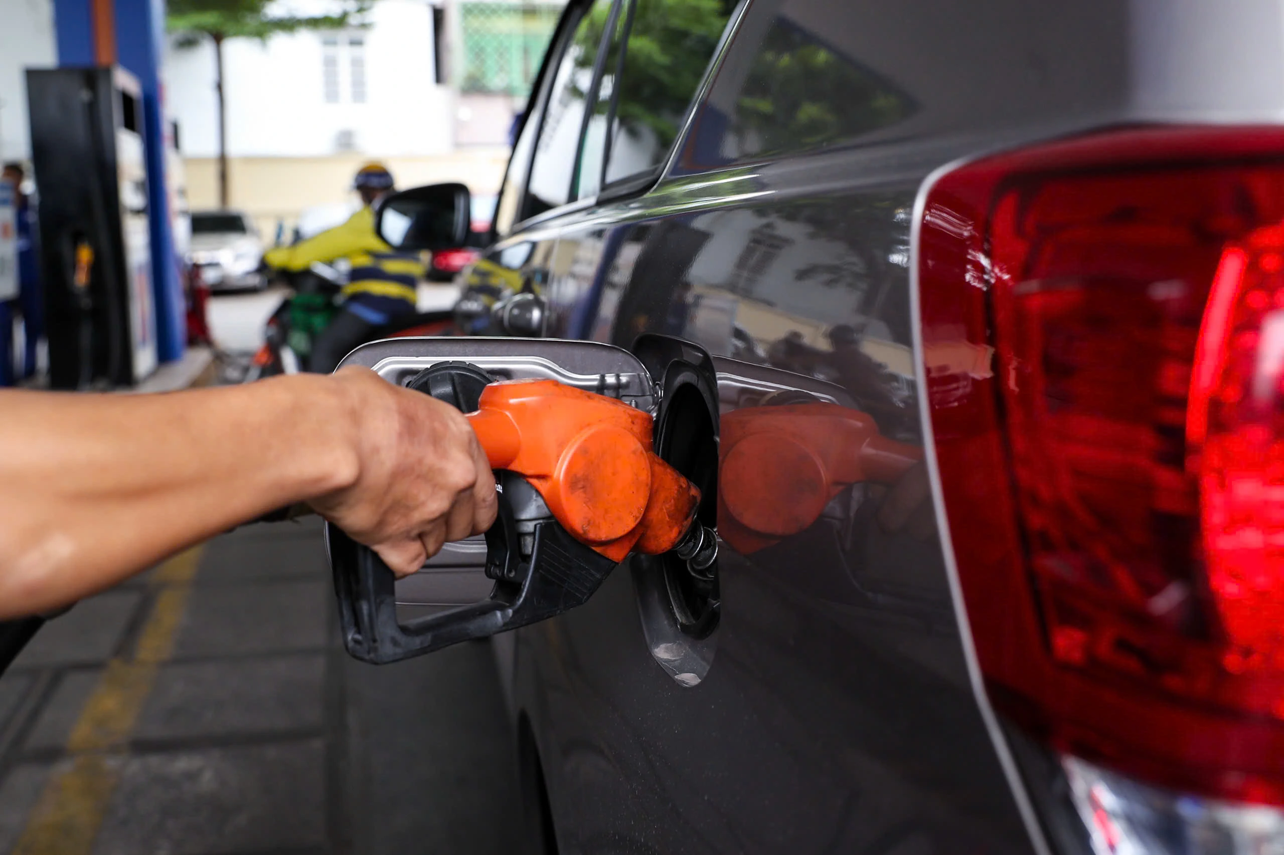 Các loại ô tô đời cũ, dùng chế hòa khí không phù hợp sử dụng xăng E10