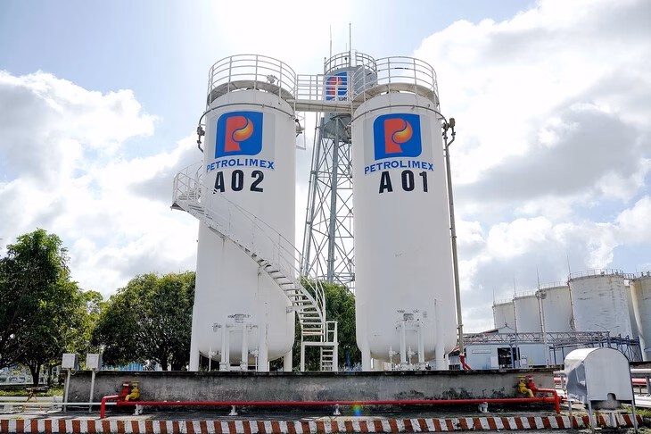 Việt Nam chuẩn bị bắt buộc dùng xăng E10: Doanh nghiệp sẵn sàng?