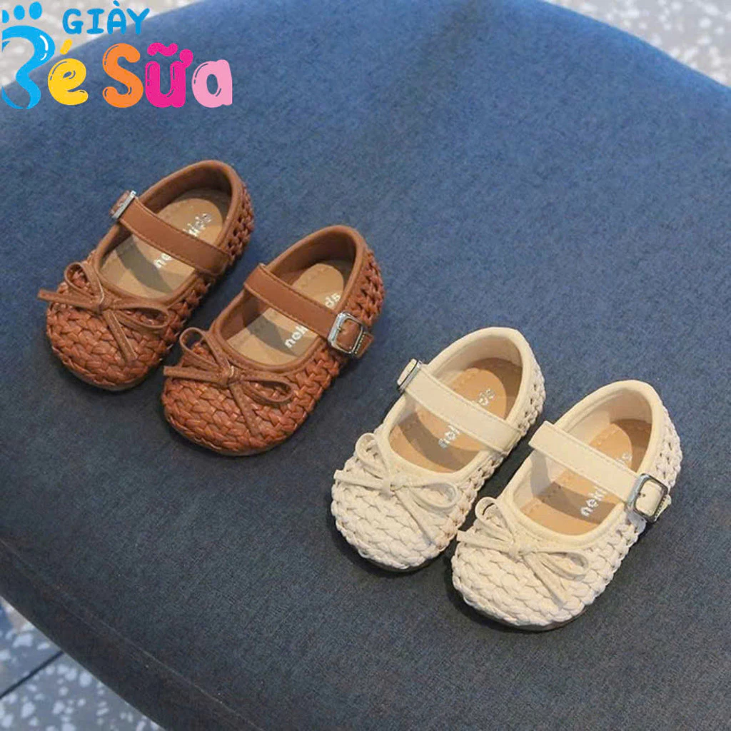 Làm thế nào để chọn búp bê phù hợp với bé gái từ 6 tháng đến 3 tuổi mà không khiến bé bị ngộp trong mớ đồ chơi?