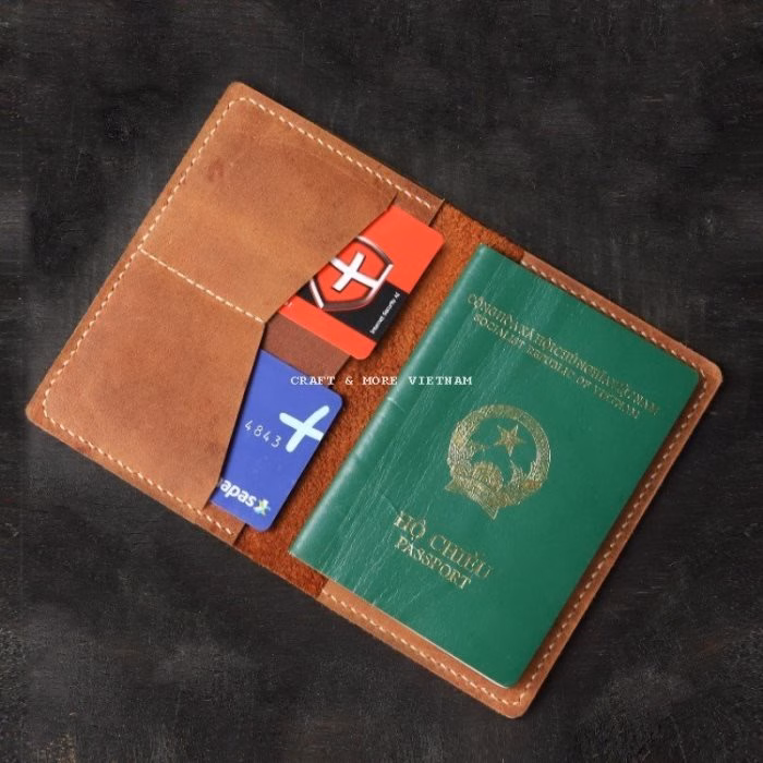 Làm sao để bảo quản ví đựng passport da thật không bị hư hỏng khi thường xuyên sử dụng?