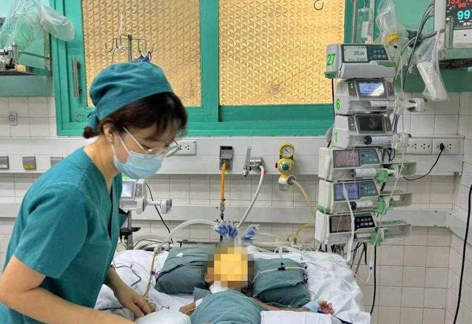 Bé gái 3 tuổi suýt tử vì Adenovirus, cứu sống bằng ECMO