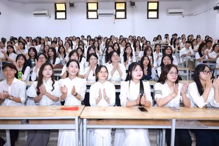 Đại học Sư phạm Hà Nội 2026: 8 ngành mới & thay đổi tổ hợp SPT – Cập nhật tuyển sinh