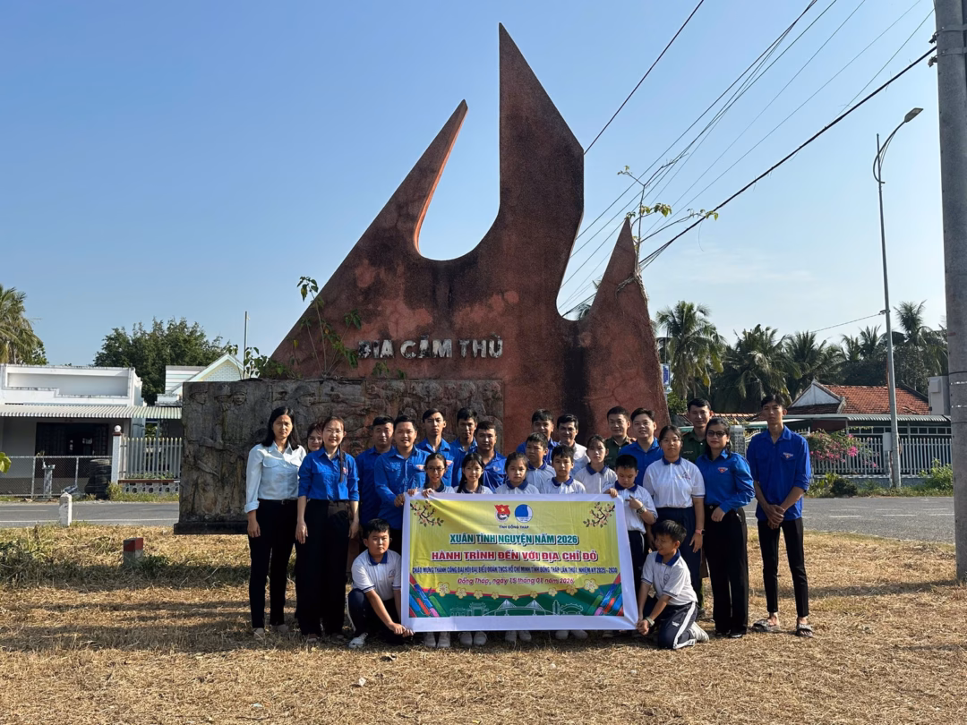 H&agrave;nh tr&igrave;nh thăm di t&iacute;ch Bia căm th&ugrave; tại ấp H&ograve;a Mỹ, x&atilde; B&igrave;nh Ninh, Đồng Th&aacute;p