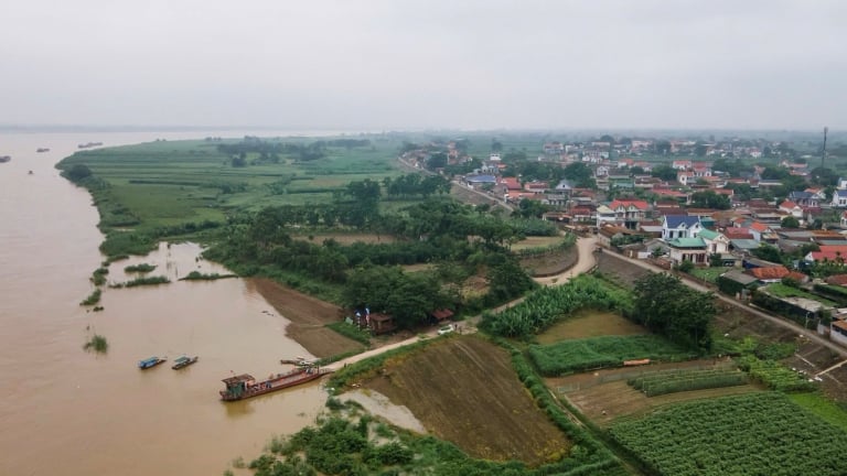 Quế Ngọc Hải rời B.Bình Dương để gia nhập HAGL vì bầu Đức? Xã đảo duy nhất ở Hà Nội hoạt động thế nào trong ngày đầu tổ chức chính quyền 2 cấp?