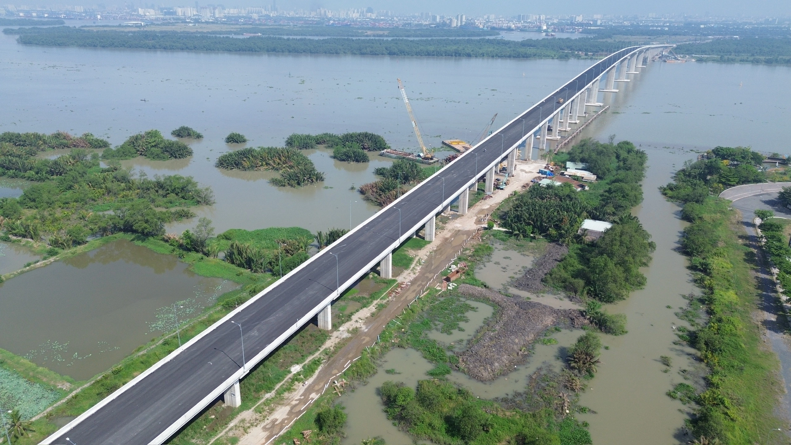 TP.HCM sắp khai trương nút giao cao tốc nối cầu Nhơn Trạch vào cuối tuần này Cầu Nhơn Trạch bắc qua sông Đồng Nai vốn đầu tư 1.800 tỉ đồng, là gói thầu chính và lớn nhất của dự án thành phần 1A có tổng vốn 6.900 tỉ đồng thuộc Vành đai 3 TP.HCM