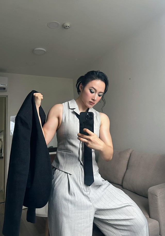 Angela Phương Trinh gây sốt với visual cơ bắp, phản ứng thế nào khi bị khán giả chê chê diễn xuất và nhan sắc? Không còn xuất hiện với vẻ ngoài nữ tính, Angela Phương Trinh theo đuổi hình tượng mạnh mẽ