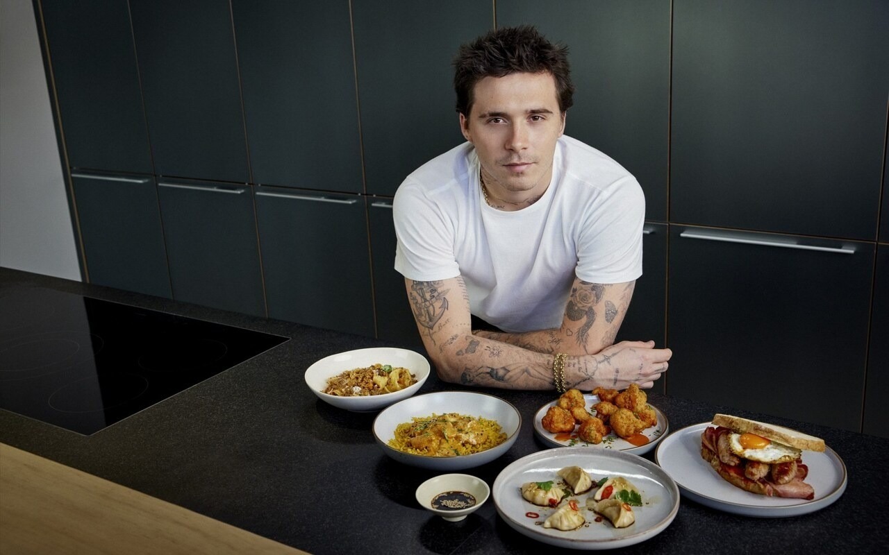 Con dâu tỷ phú của nhà Beckham vẫn chưa thành công trong sự nghiệp diễn xuất Giờ Brooklyn Beckham đang là đầu bếp nhưng vẫn khá nghiệp dư